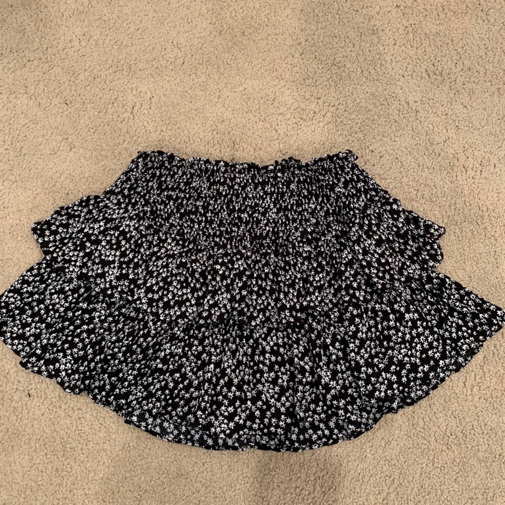 Sunshine day dream skirt: black and white floral